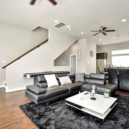Amazing Rooftop! Downtown Skyline Views!!! Sleeps 15 ヒューストン エクステリア 写真