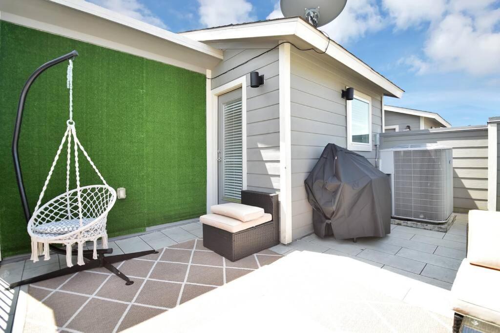 Amazing Rooftop! Downtown Skyline Views!!! Sleeps 15 ヒューストン エクステリア 写真