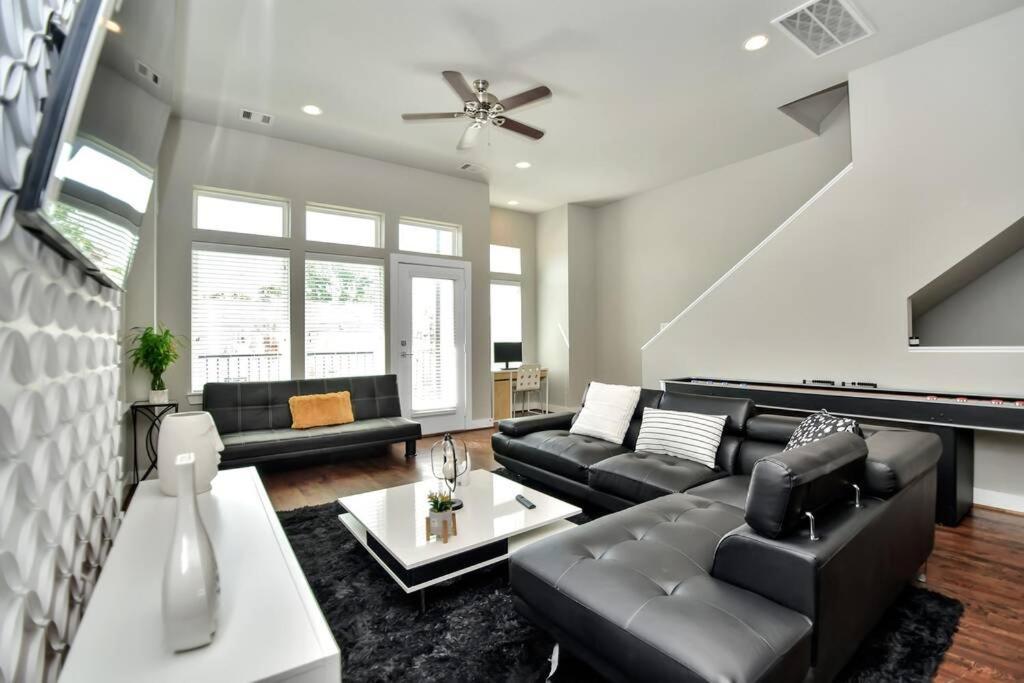 Amazing Rooftop! Downtown Skyline Views!!! Sleeps 15 ヒューストン エクステリア 写真