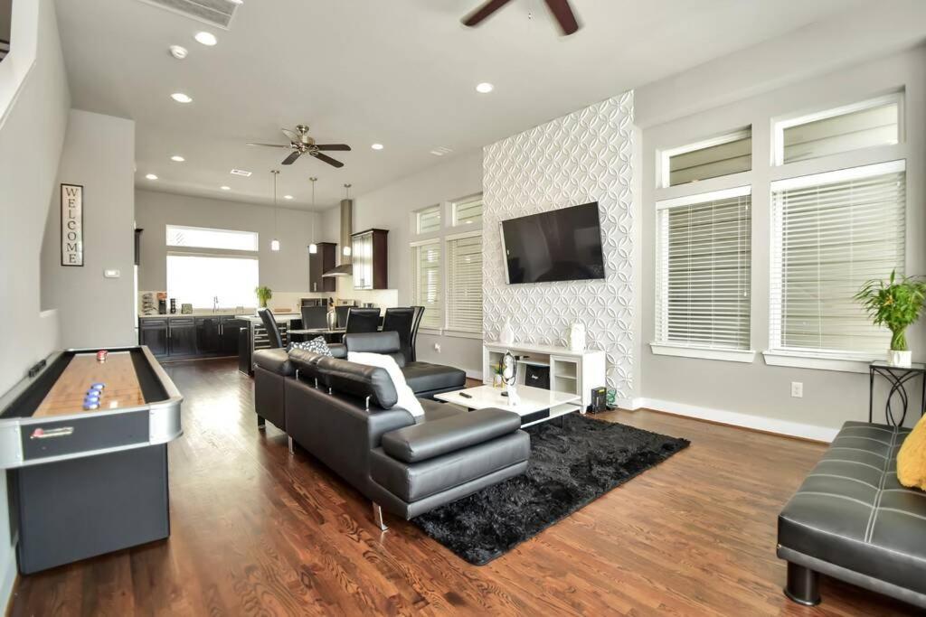 Amazing Rooftop! Downtown Skyline Views!!! Sleeps 15 ヒューストン エクステリア 写真