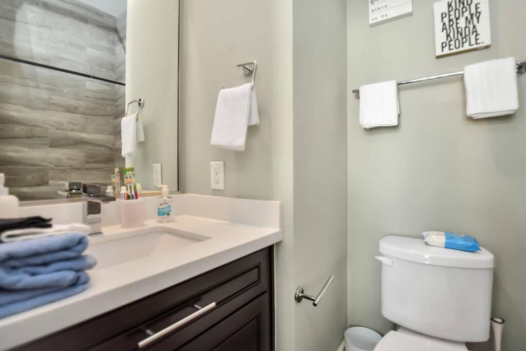 Amazing Rooftop! Downtown Skyline Views!!! Sleeps 15 ヒューストン エクステリア 写真