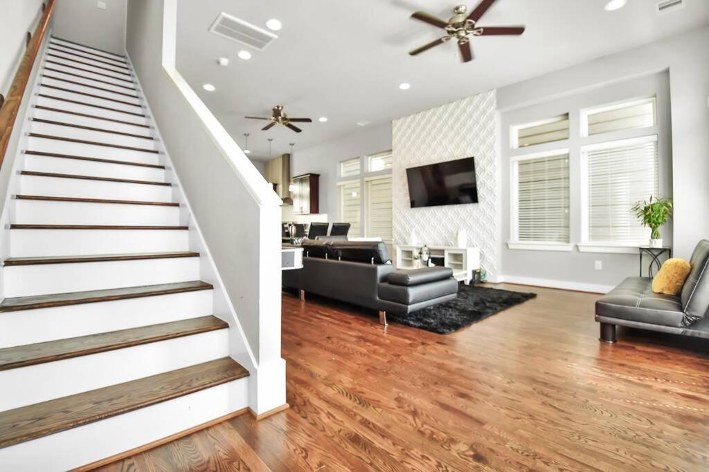Amazing Rooftop! Downtown Skyline Views!!! Sleeps 15 ヒューストン エクステリア 写真