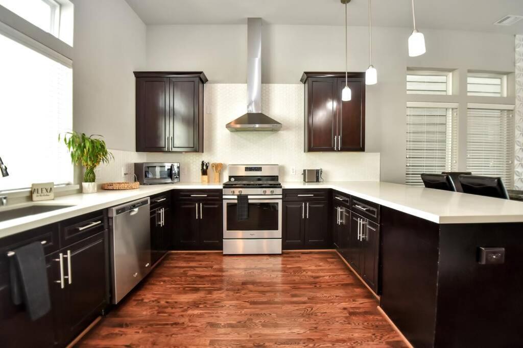 Amazing Rooftop! Downtown Skyline Views!!! Sleeps 15 ヒューストン エクステリア 写真