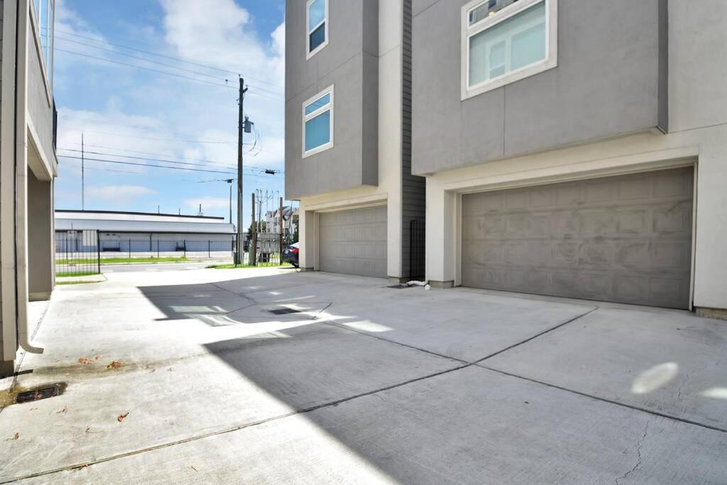 Amazing Rooftop! Downtown Skyline Views!!! Sleeps 15 ヒューストン エクステリア 写真