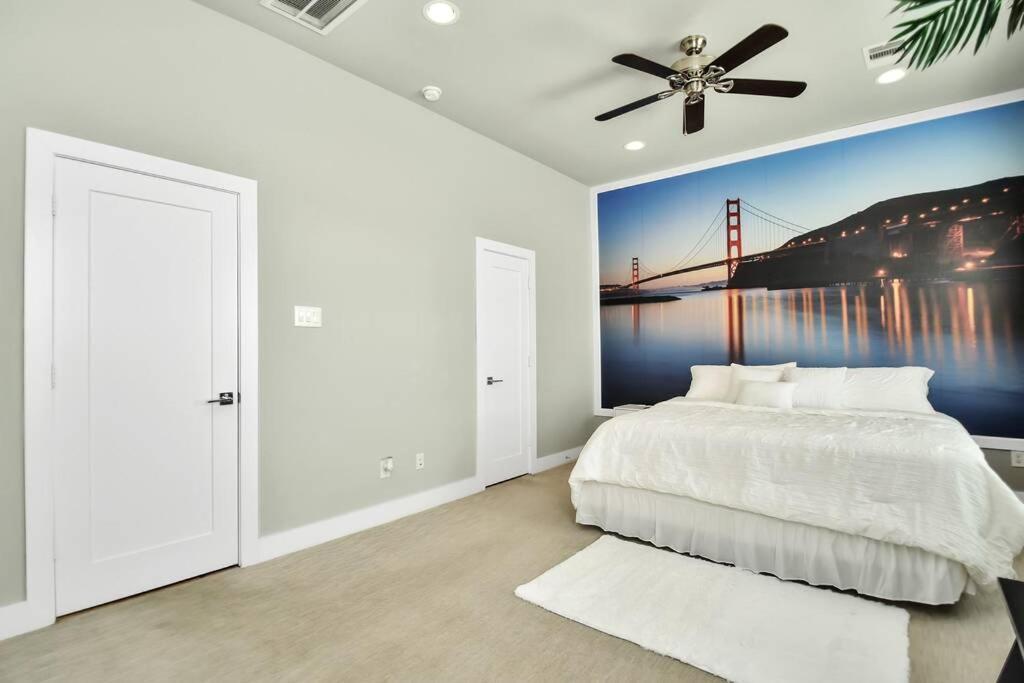 Amazing Rooftop! Downtown Skyline Views!!! Sleeps 15 ヒューストン エクステリア 写真