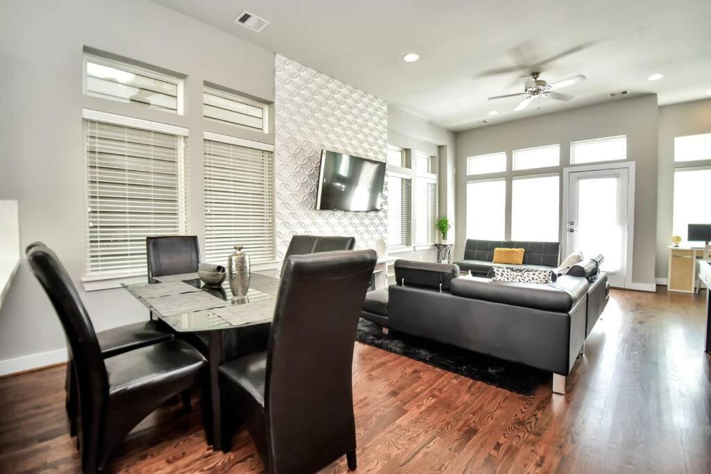 Amazing Rooftop! Downtown Skyline Views!!! Sleeps 15 ヒューストン エクステリア 写真