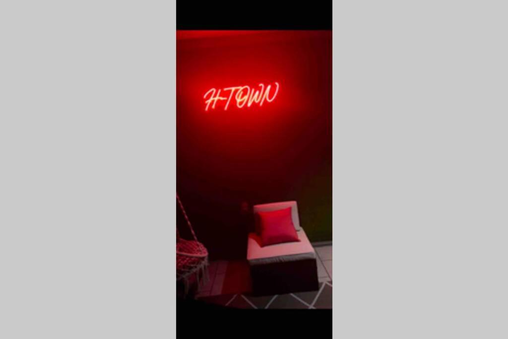 Amazing Rooftop! Downtown Skyline Views!!! Sleeps 15 ヒューストン エクステリア 写真