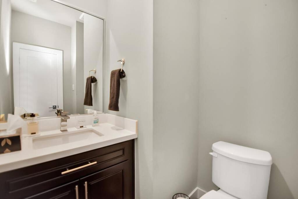 Amazing Rooftop! Downtown Skyline Views!!! Sleeps 15 ヒューストン エクステリア 写真
